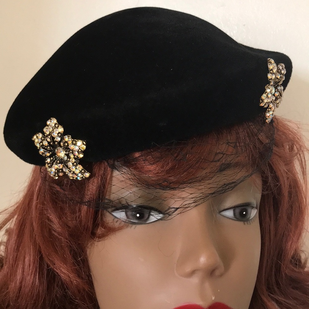 1950s Black Velvet Beret with Gold Crystal Floral Brooch